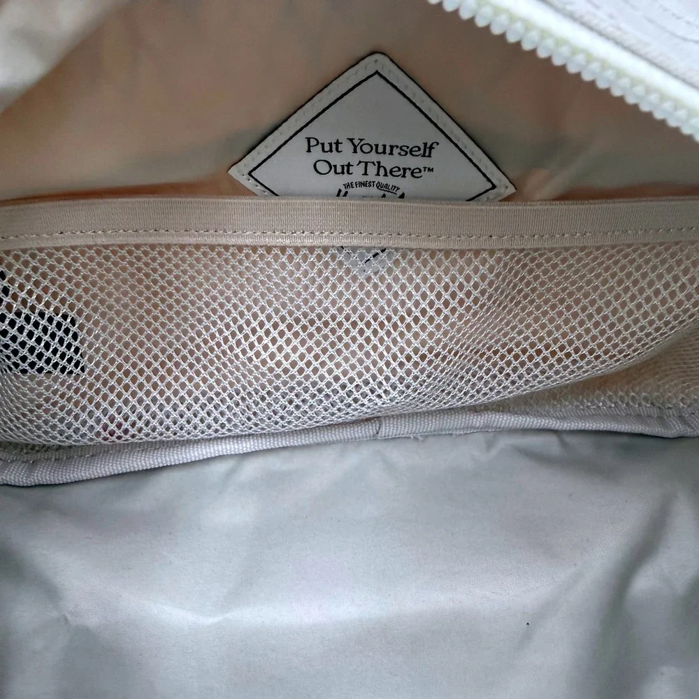 Herschel Chapter Travel Kit Toiletry Bag White Gray Diamond Pattern Pink Zipper